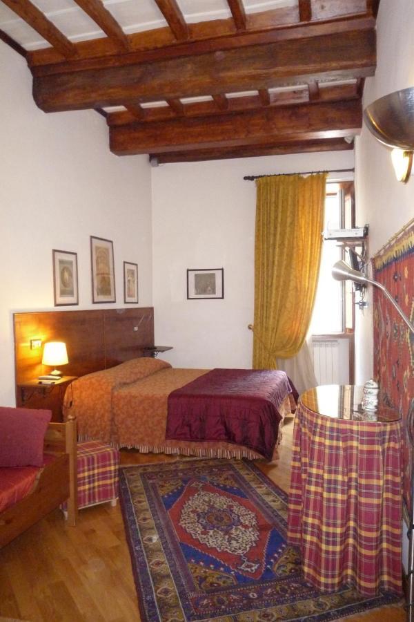 Residenza Mucha Appartement Rome Kamer foto