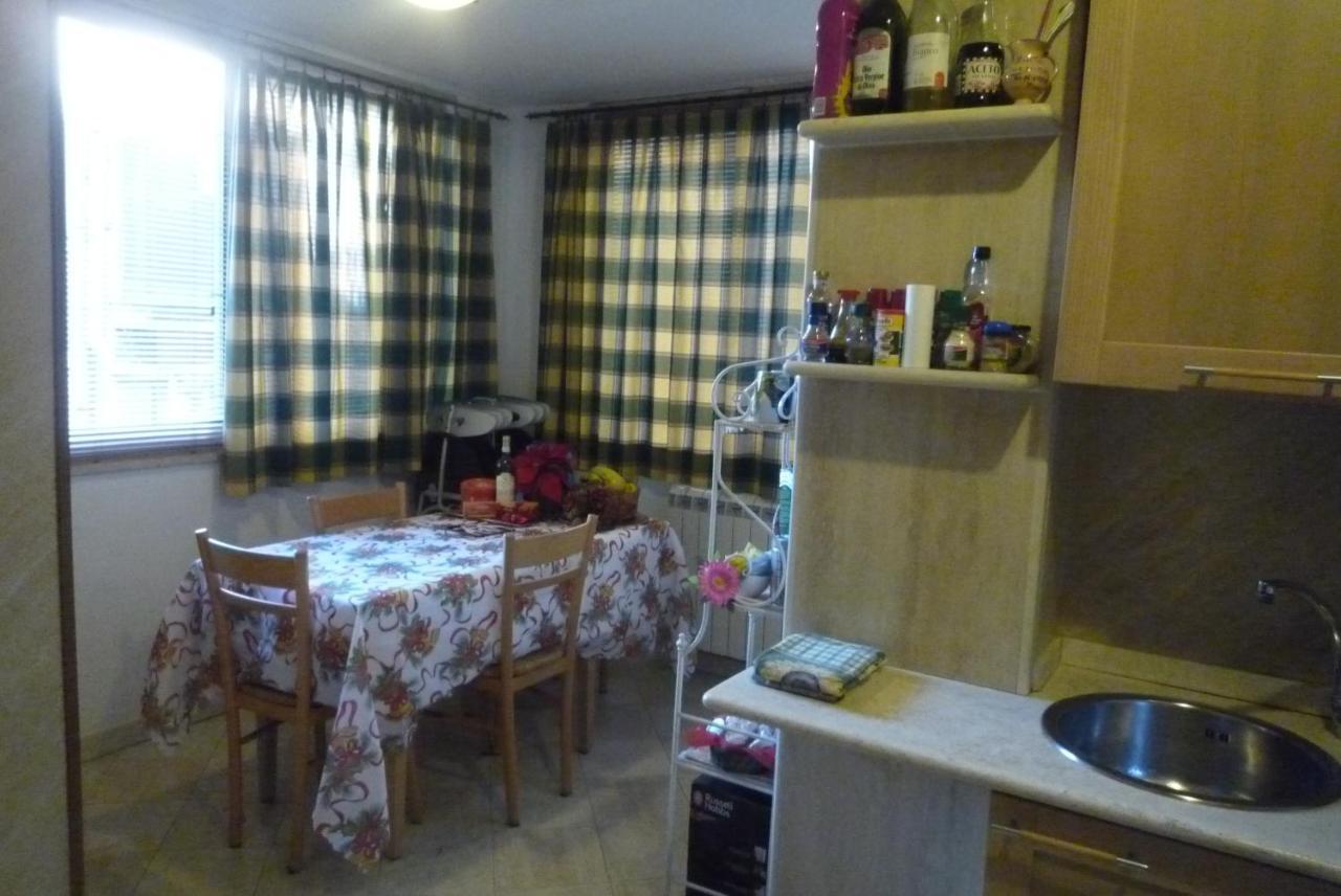 Residenza Mucha Appartement Rome Kamer foto